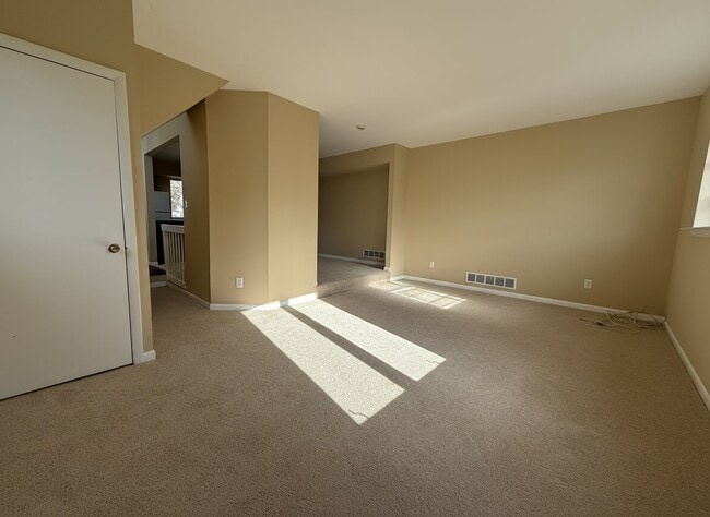 Building Photo - 110 Hamlet Dr