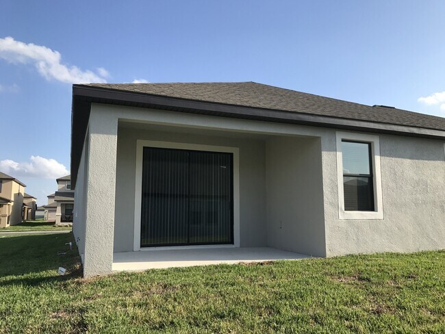 Building Photo - 3/2 Plus Den Located in Summerlake $2895