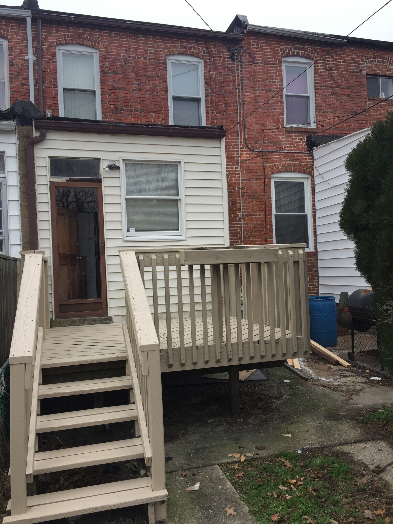 Building Photo - 3020 Kenyon Ave