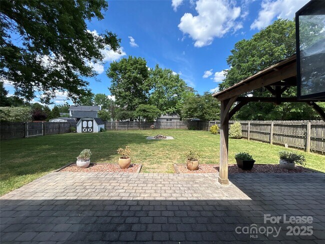 Building Photo - 12311 Longmont Dr