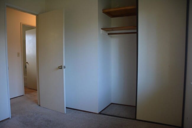 Building Photo - Hillcrest area 2 bedroom, 2 bath with 2 ca...