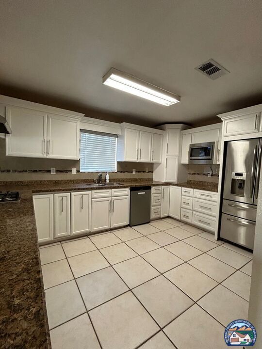 Building Photo - 22 Hawk St