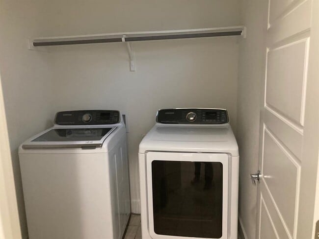 Building Photo - 12410 Maypole Bend