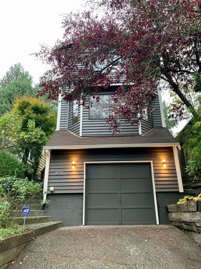 Building Photo - Maple Leaf 2-story 3 bed/2.5 bath with deck and garage available now for $3700!!