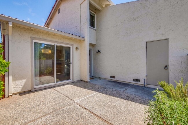 Building Photo - Reduced-Beautiful 3 bedroom 2 bath Single Family Home $4395