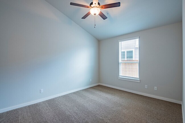 Building Photo - 609 Wheatfield Dr