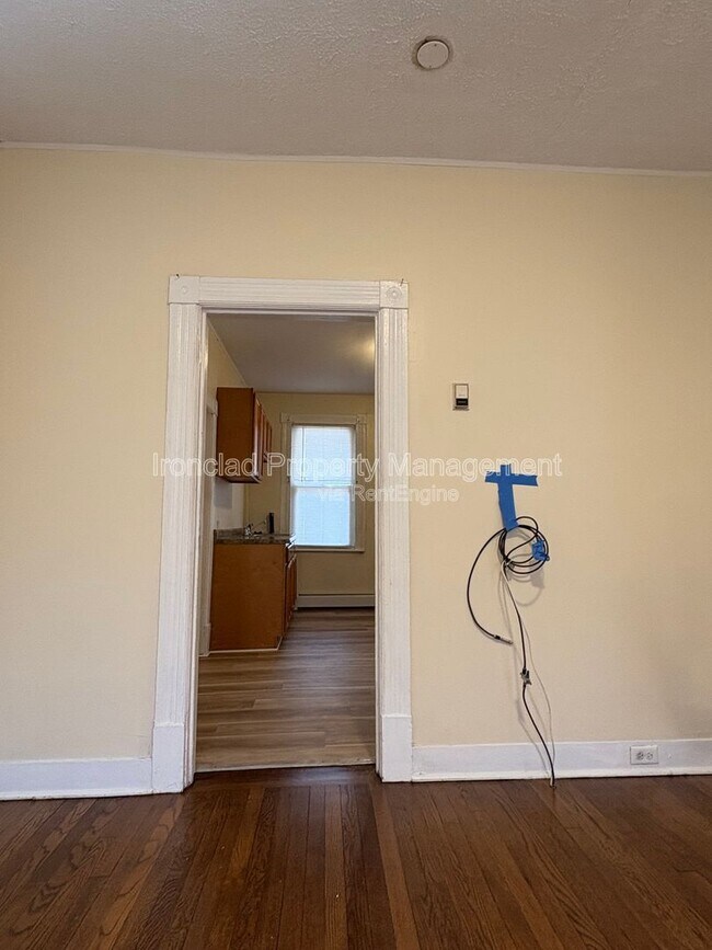 Building Photo - 36 Walnut St