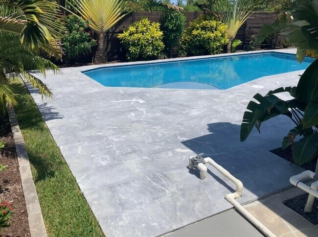 Building Photo - 702 Grove St