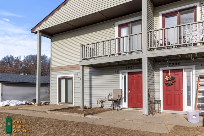 Building Photo - 3 bedroom Townhome in Inver Grove Heights