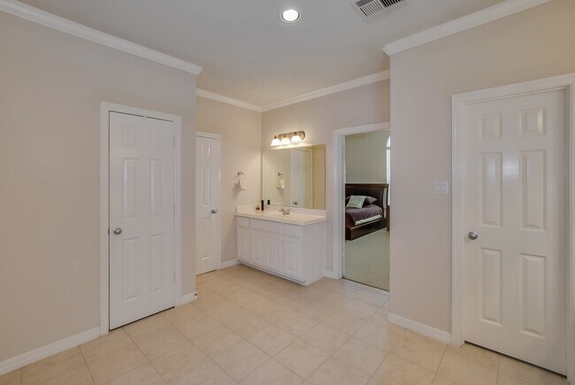 Building Photo - 1130 Sopris Dr