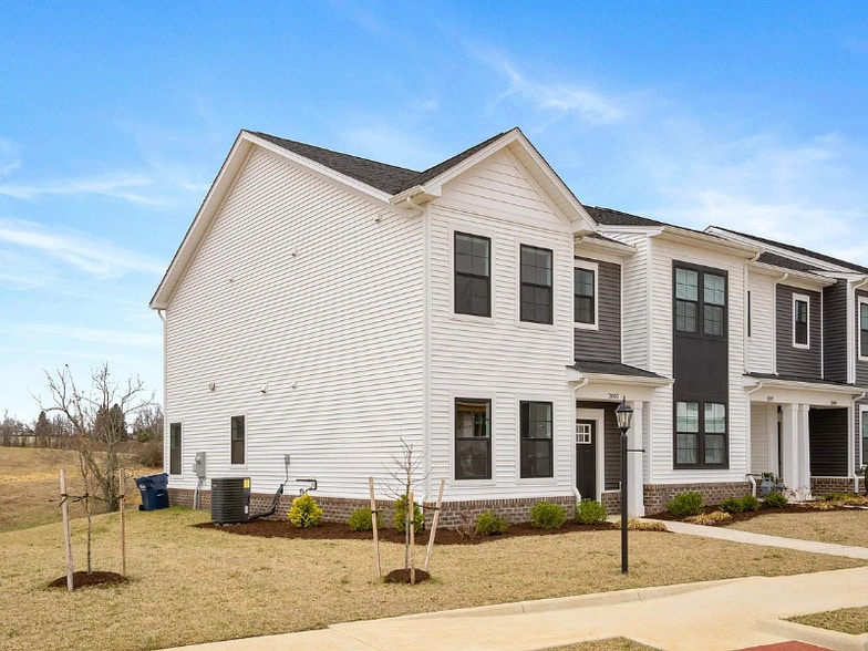 Building Photo - 2005 Kyles Wy