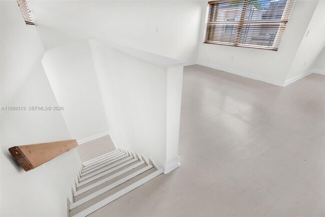 Building Photo - 685 W Park Dr