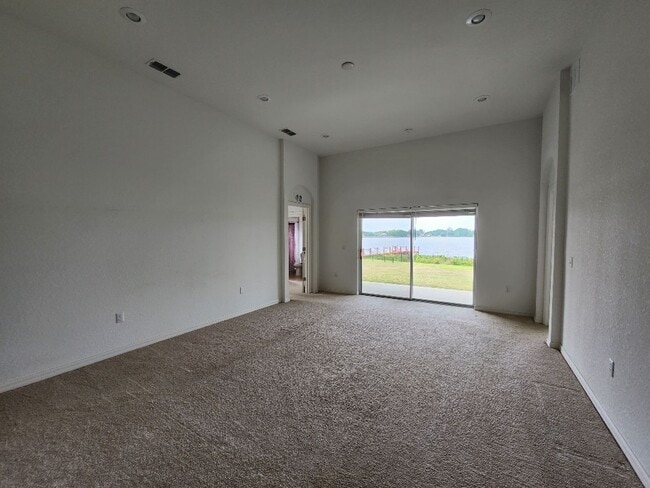 Building Photo - Gorgeous 4-Bedroom Lakefront!!
