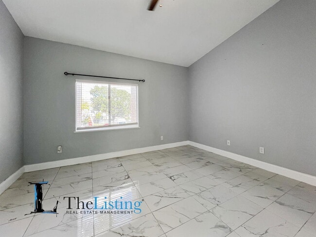 Building Photo - 2482 Lakeway Branch Dr