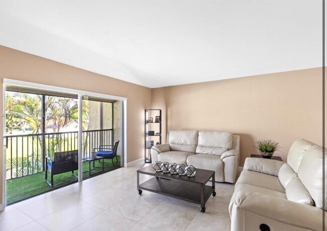 Building Photo - 8511 Old Country Manor