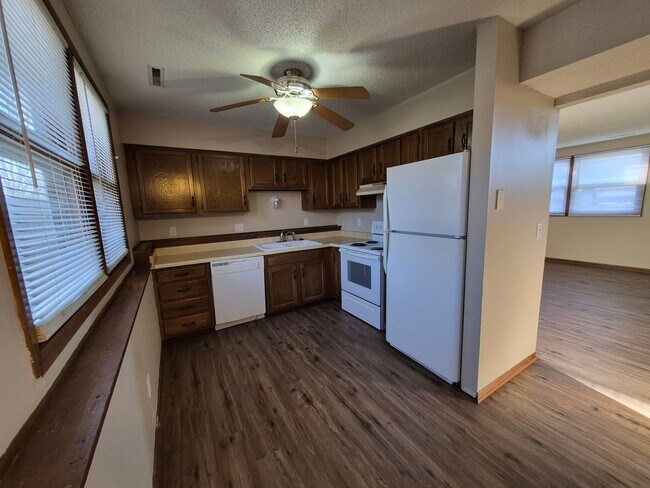 Building Photo - 1761-1763 E Lacona Avenue