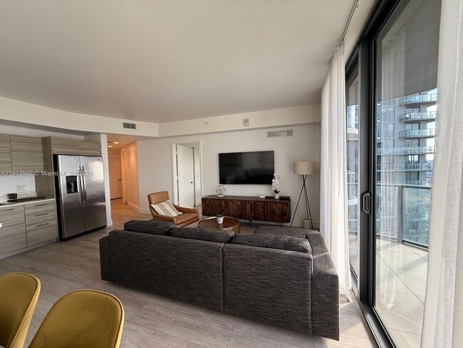 Building Photo - 121 NE 34th St