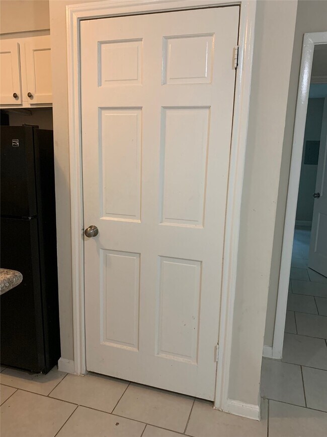 Building Photo - 6519 Sloan St