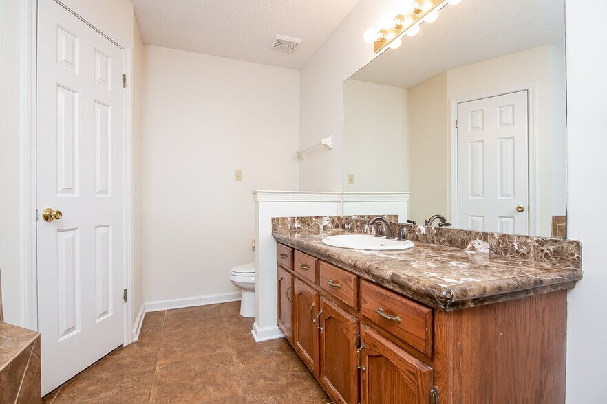 Building Photo - 1400 Milestone Dr