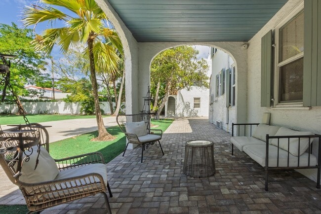 Building Photo - 717 Forest Hill Blvd