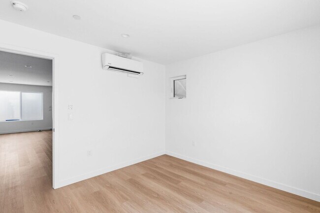 Building Photo - 6640 Valjean Ct