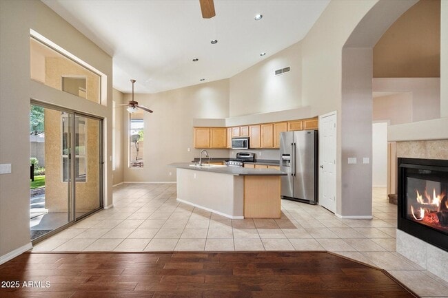 Building Photo - 4823 E Barwick Dr