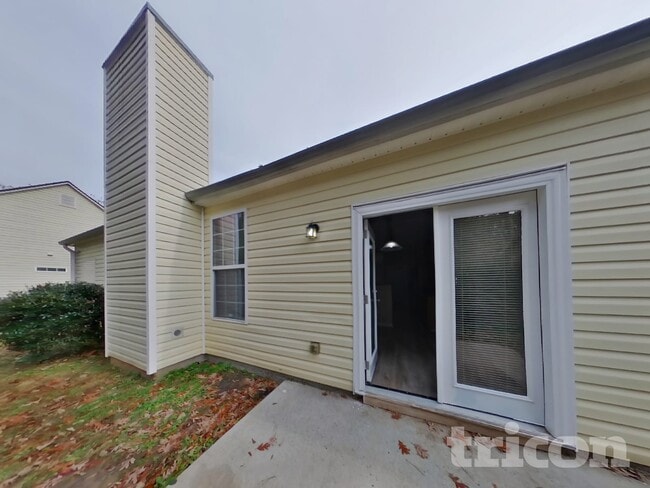 Building Photo - 5746 Lakeside Dr