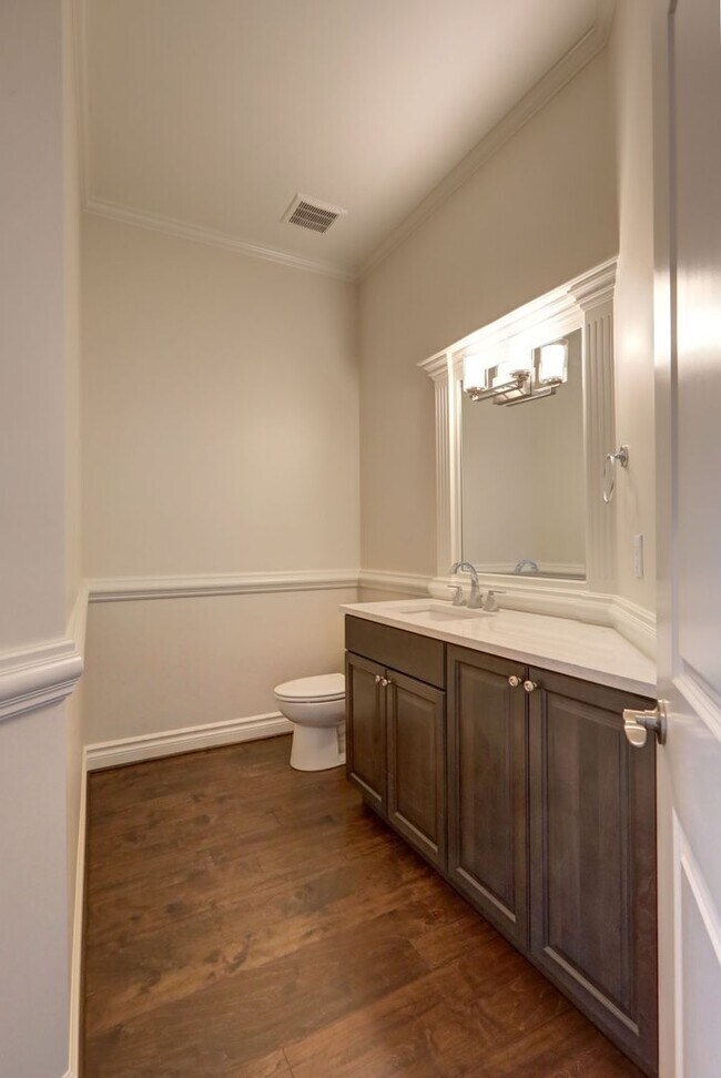 Building Photo - Spacious Custom Home with High-End Finishes Near Lake Sammamish