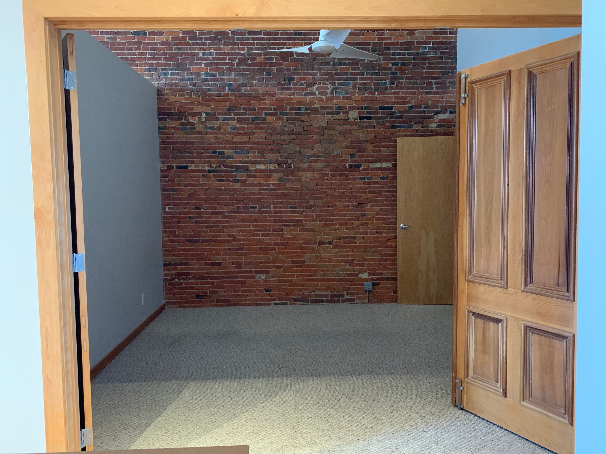 bedroom - 121 E Liberty St