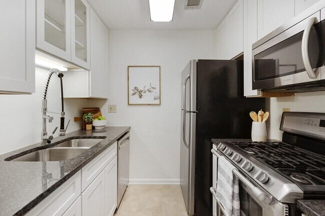 Building Photo - 209 14th St NE