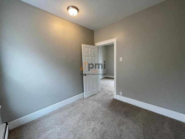 Building Photo - 4030 Pulaski St