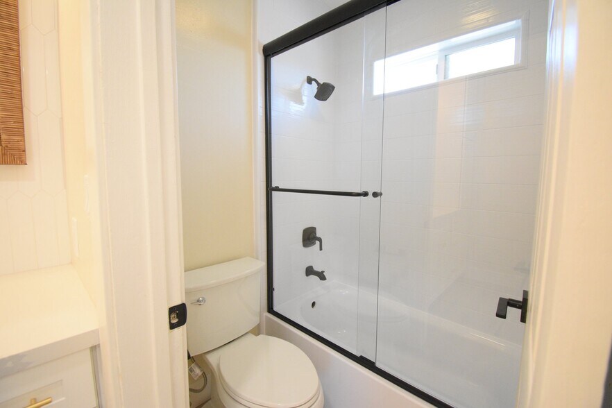 Building Photo - 1312 S Pacific St