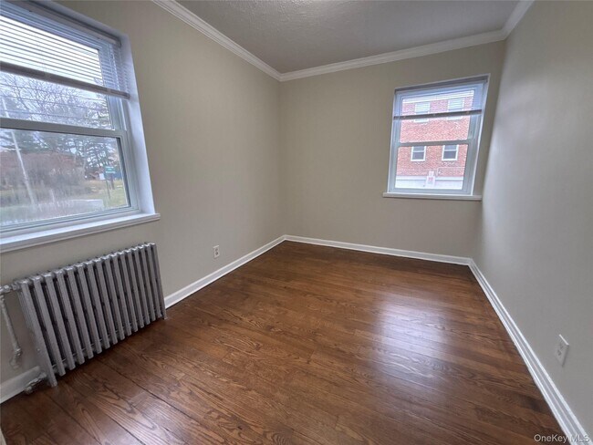 Building Photo - 28 Linden St