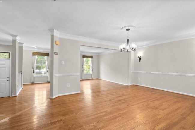 Building Photo - 3 Bed 2 Full Bath/2 Half Bath - Rockville Townhouse - Move In Ready