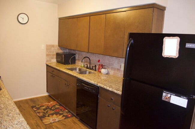 Building Photo - AUGUST PRE-LEASE!  Spacious 4 Bedroom 2 Bathroom Home CLOSE TO CAMPUS