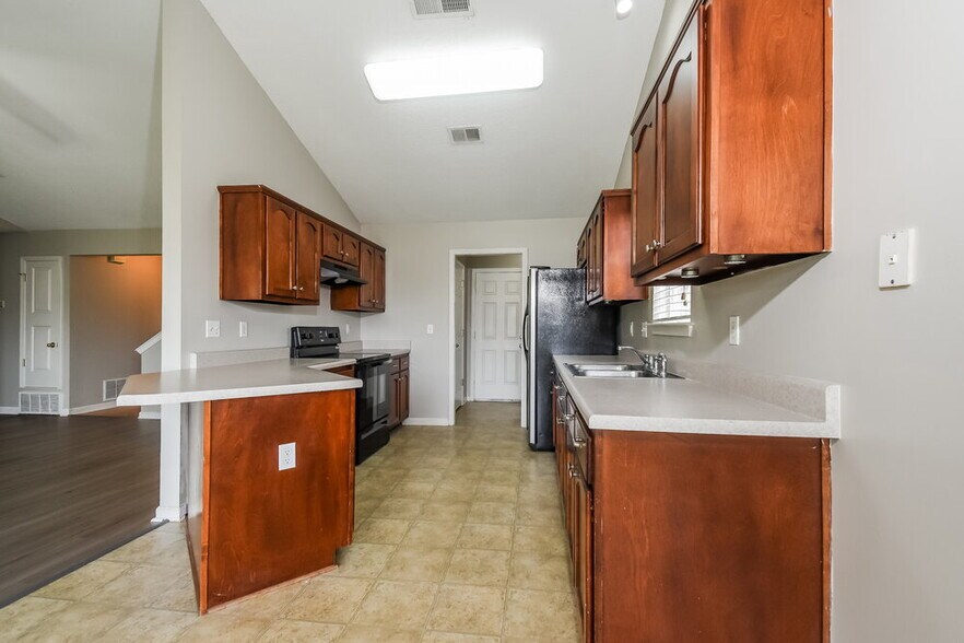 Building Photo - 8181 Martin Dr