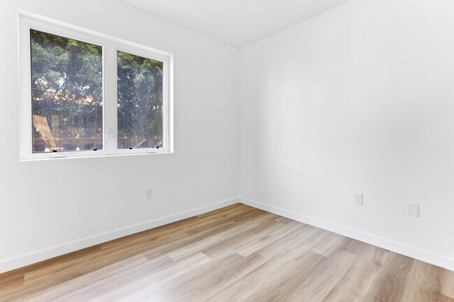 Bedroom 2 - 900 S Harvard Blvd