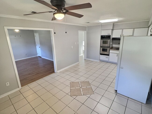 Building Photo - 3 Bedroom 1.5 Bathroom home in Ocean Springs School District