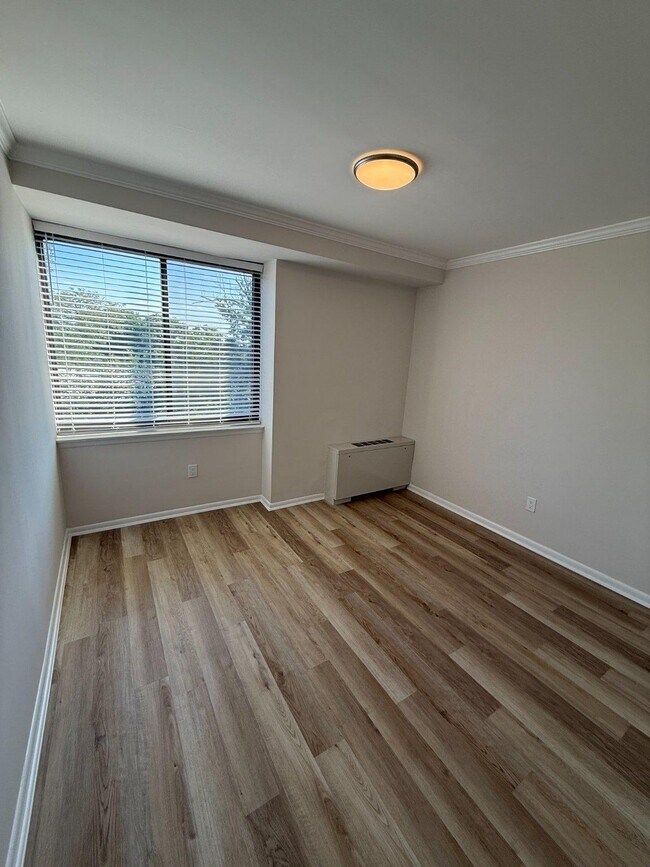 Building Photo - 4390 Lorcom Ln
