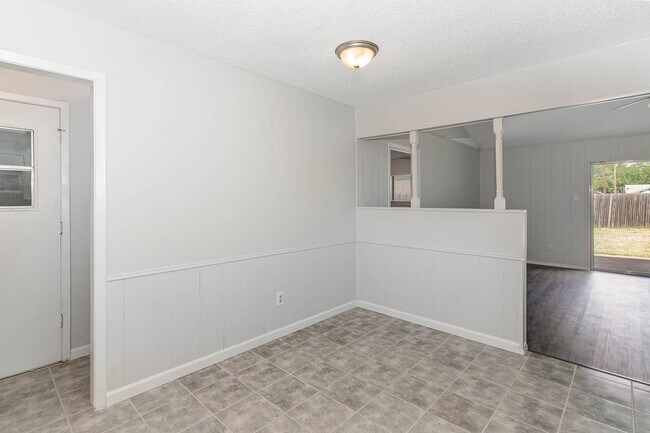 Building Photo - Single-Story Gem with Vaulted Ceilings and...
