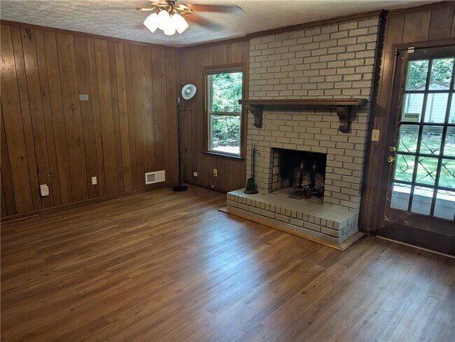 Building Photo - 4344 Old Suwanee Rd