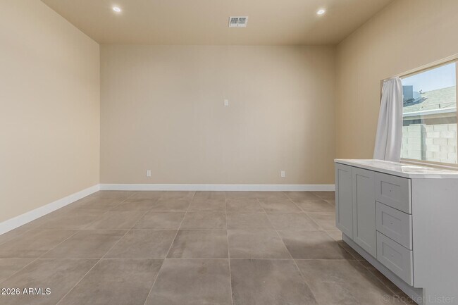 Building Photo - 1908 E Harvard St