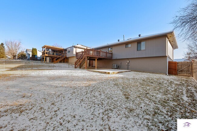 Building Photo - AVAILABLE NOW!