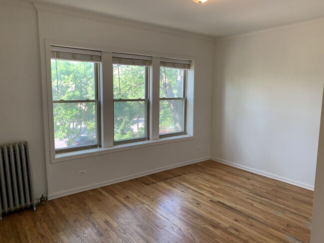 Building Photo - 1943 W Chase Ave