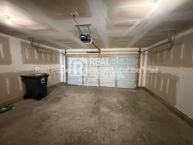 Building Photo - 407 Gulliver Ct