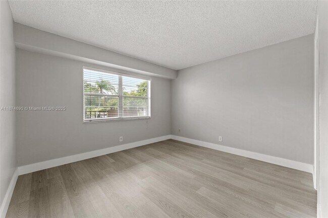 Building Photo - 3150 W Rolling Hills Cir