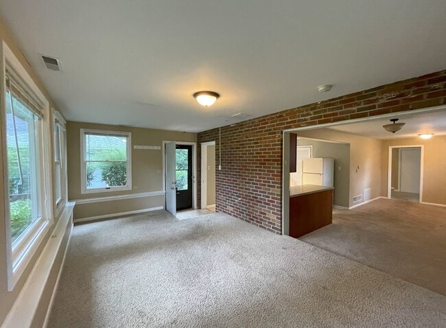 Building Photo - 32857 N Alleghany Rd