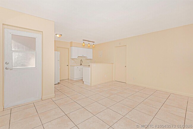 Building Photo - 2581 NE 11th Ct