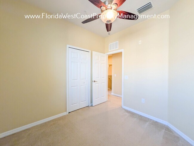 Building Photo - MOVE IN READY! OUTSTANDING UNFURNISHED CONDO IN STONEHAVEN SARASOTA!