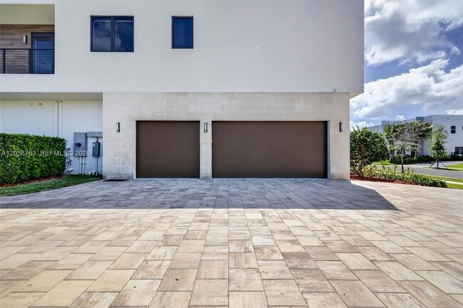 Building Photo - 16709 Botaniko Dr N